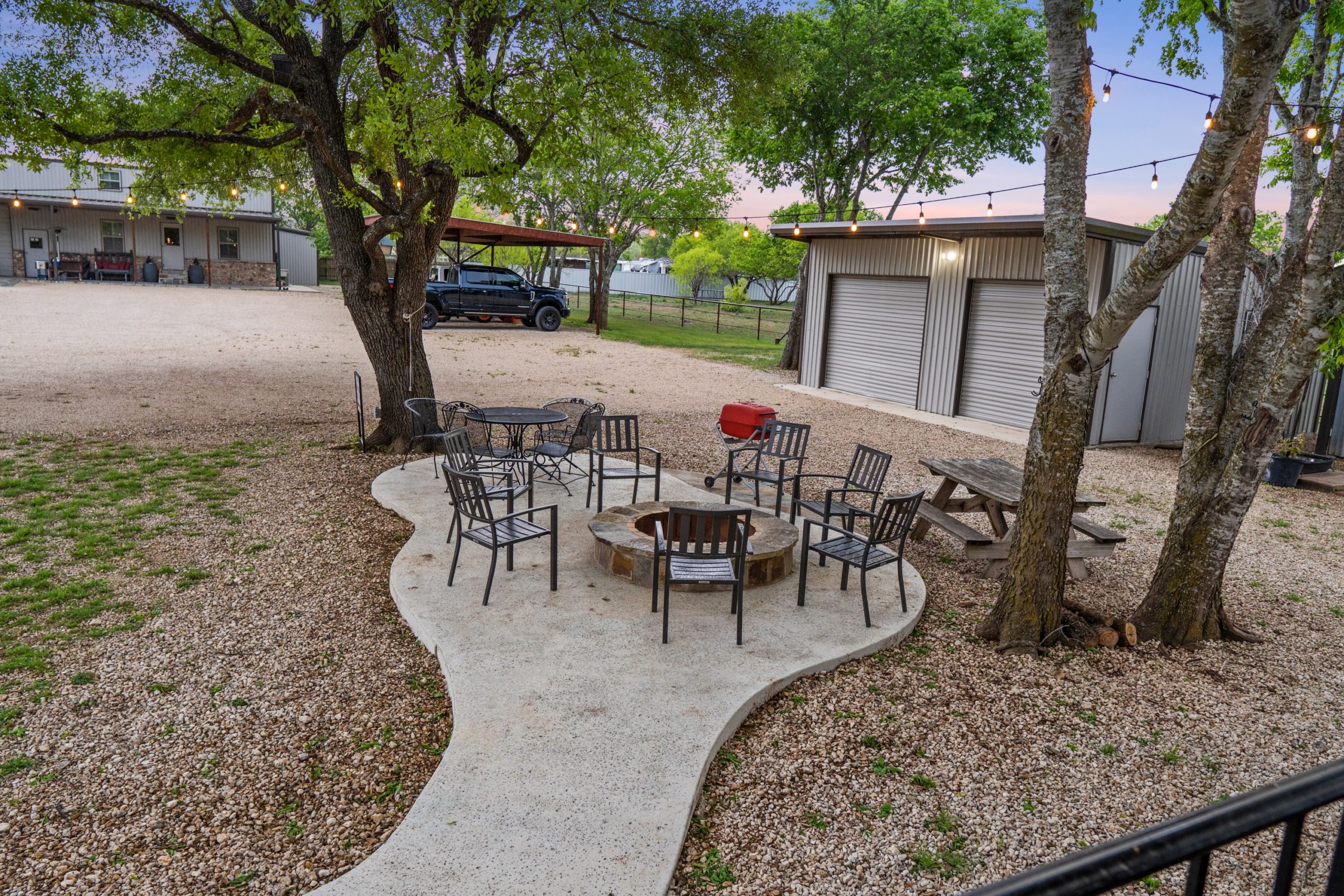 Barndeaux Guest House Outside